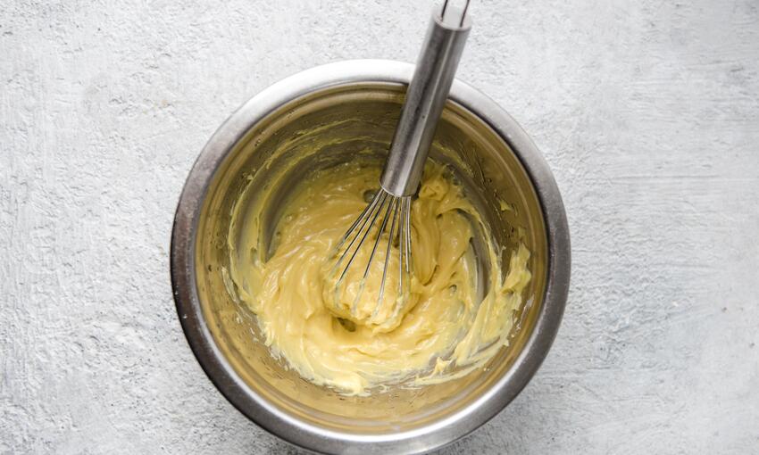 making saffron mayonnaise 