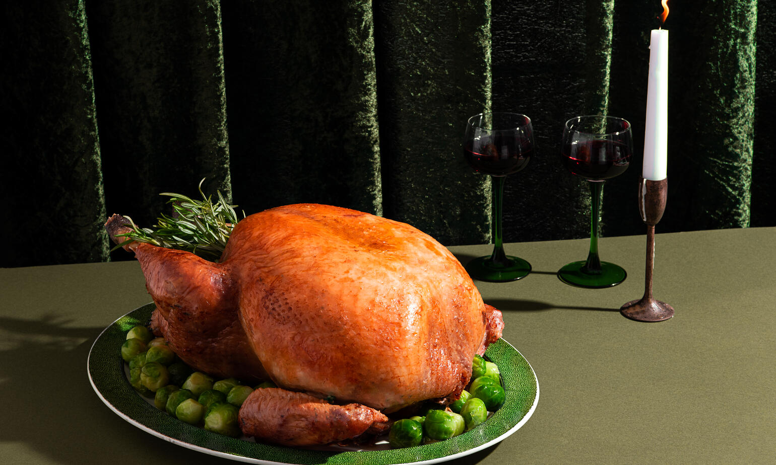 https://assets.farmison.com/images/module-wide--extra-large/65127-christmas-free-range-turkey.jpg