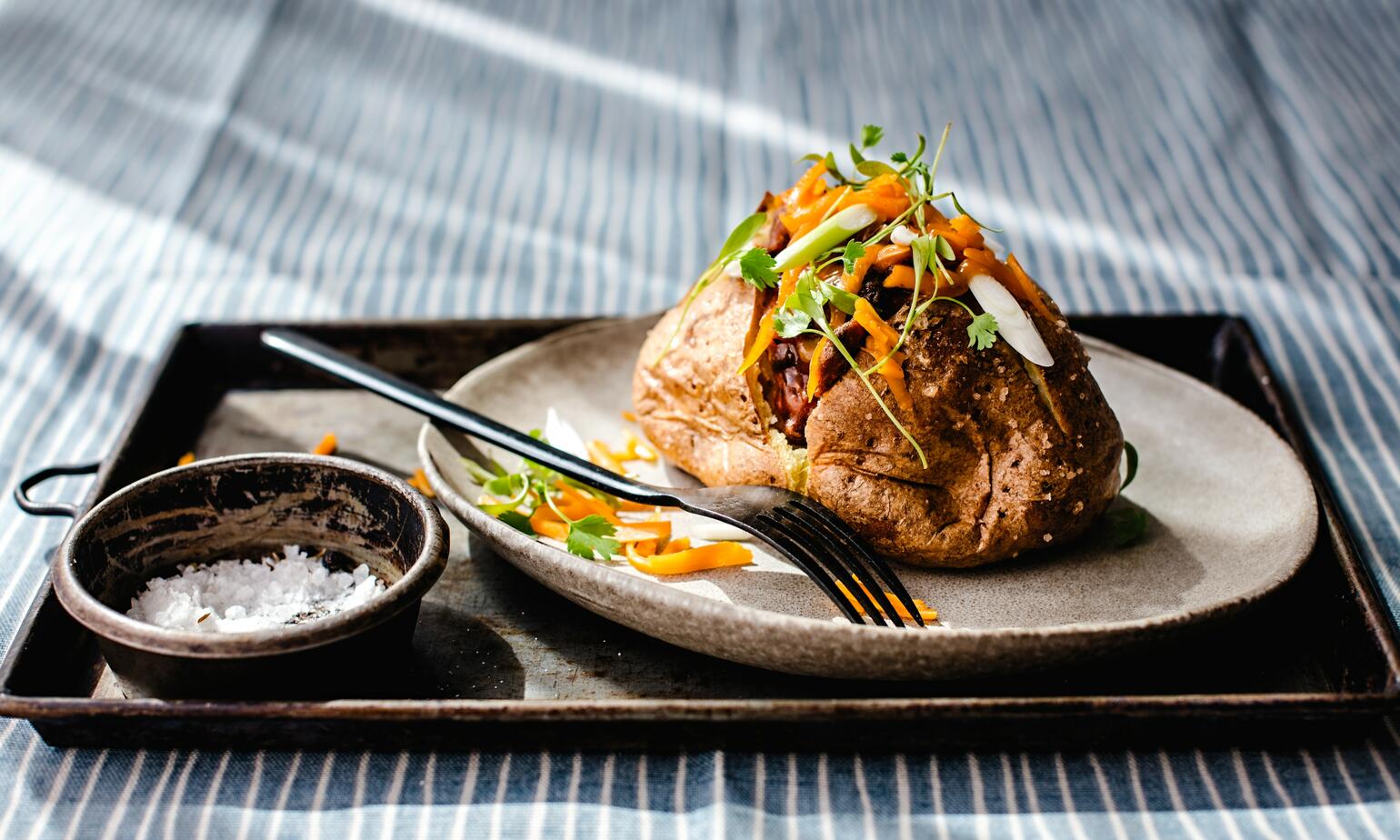 chilli con carne with jacket potatoes