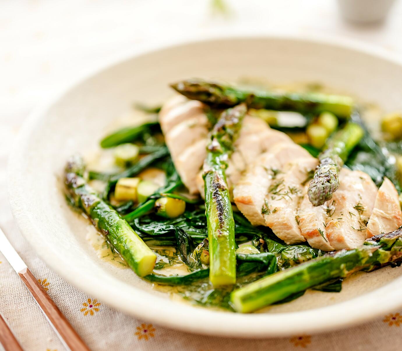 How To Cook Buttered chicken with asparagus, wild garlic & dill