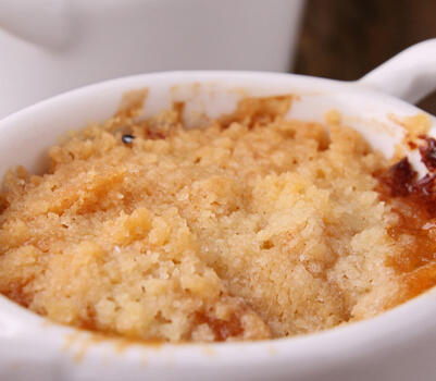 Quince and Apple Crumble Recipe Online. Classic English Pudding Menu, with Sweet Apple and Tart Quin