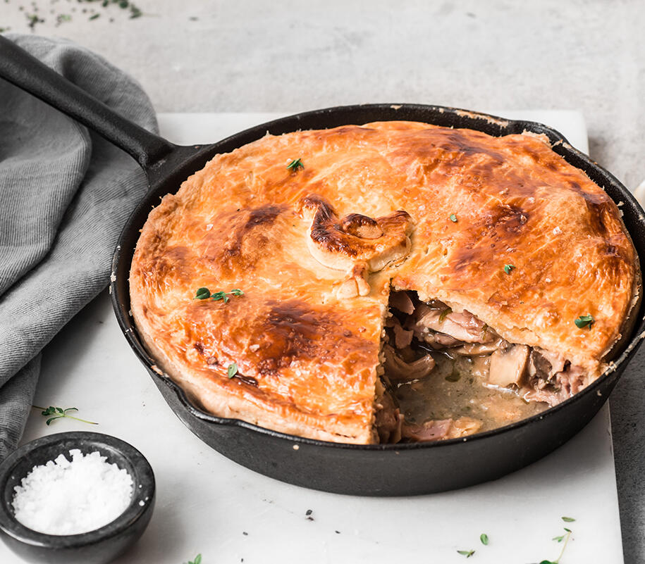 Learn how to make a classic roast chicken pie with onions, thyme and mushrooms. A delicious home mad